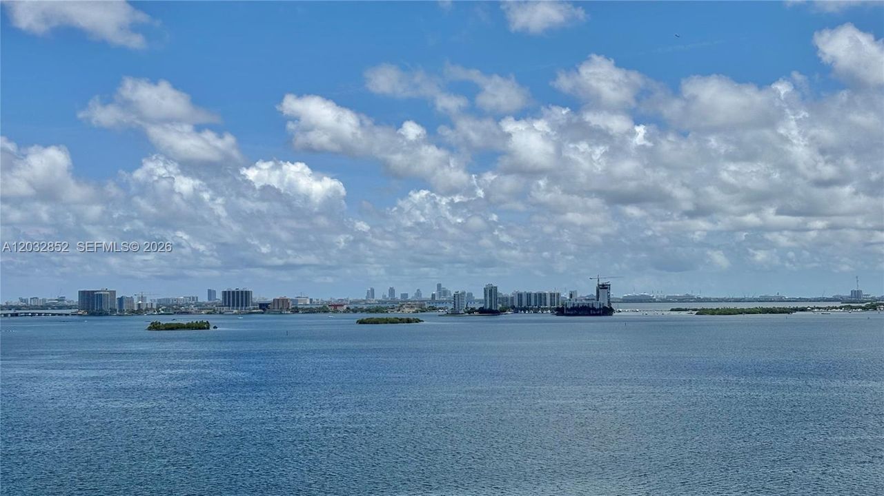 For Sale: $419,000 (2 beds, 2 baths, 1408 Square Feet)