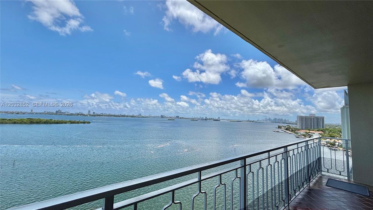 For Sale: $419,000 (2 beds, 2 baths, 1408 Square Feet)