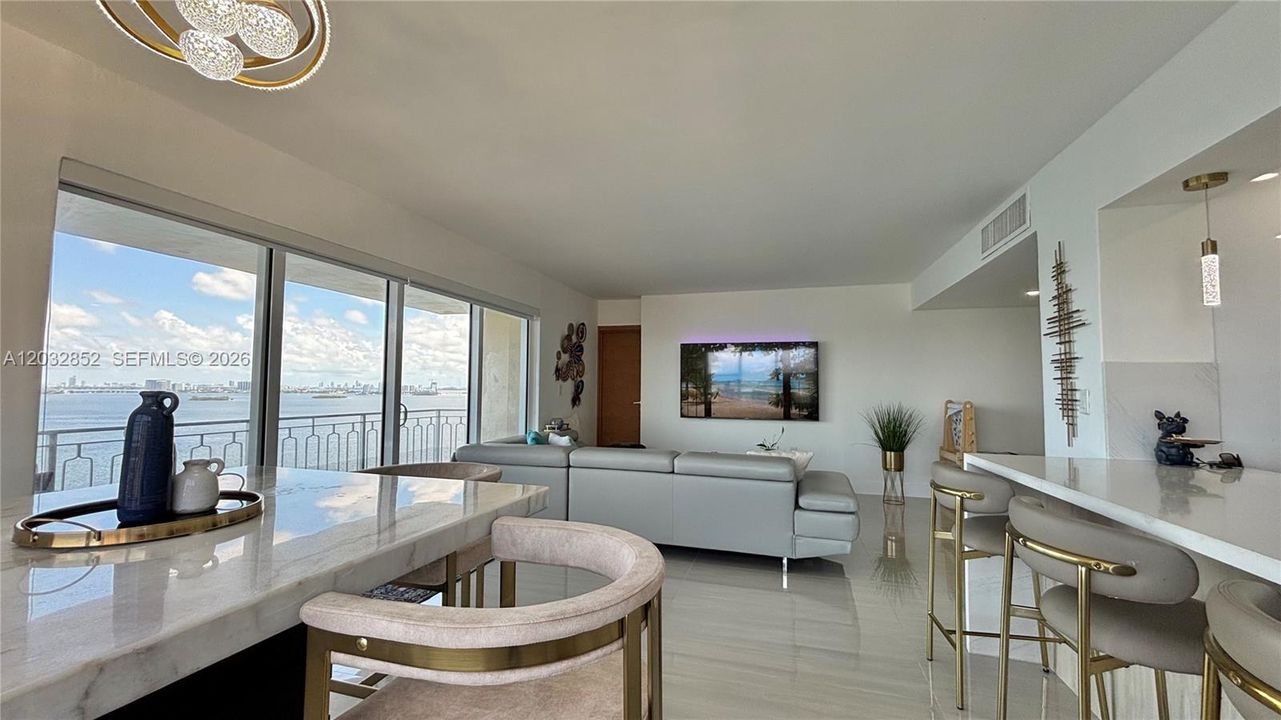 For Sale: $419,000 (2 beds, 2 baths, 1408 Square Feet)