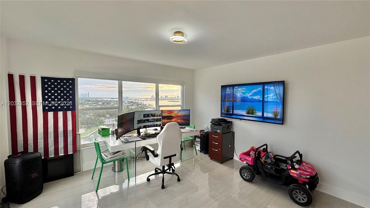 For Sale: $419,000 (2 beds, 2 baths, 1408 Square Feet)