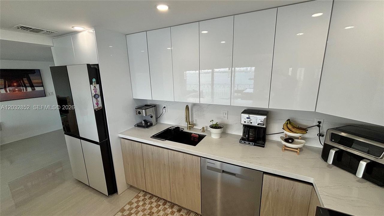 For Sale: $419,000 (2 beds, 2 baths, 1408 Square Feet)