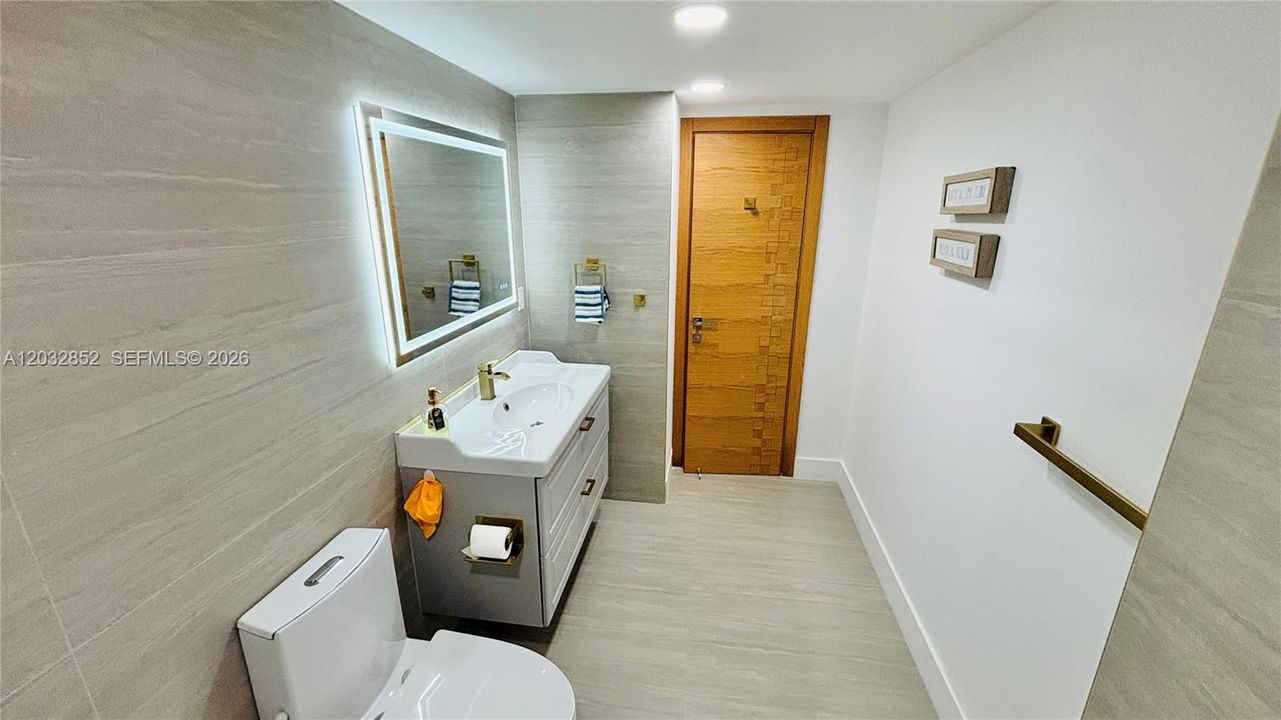 For Sale: $419,000 (2 beds, 2 baths, 1408 Square Feet)