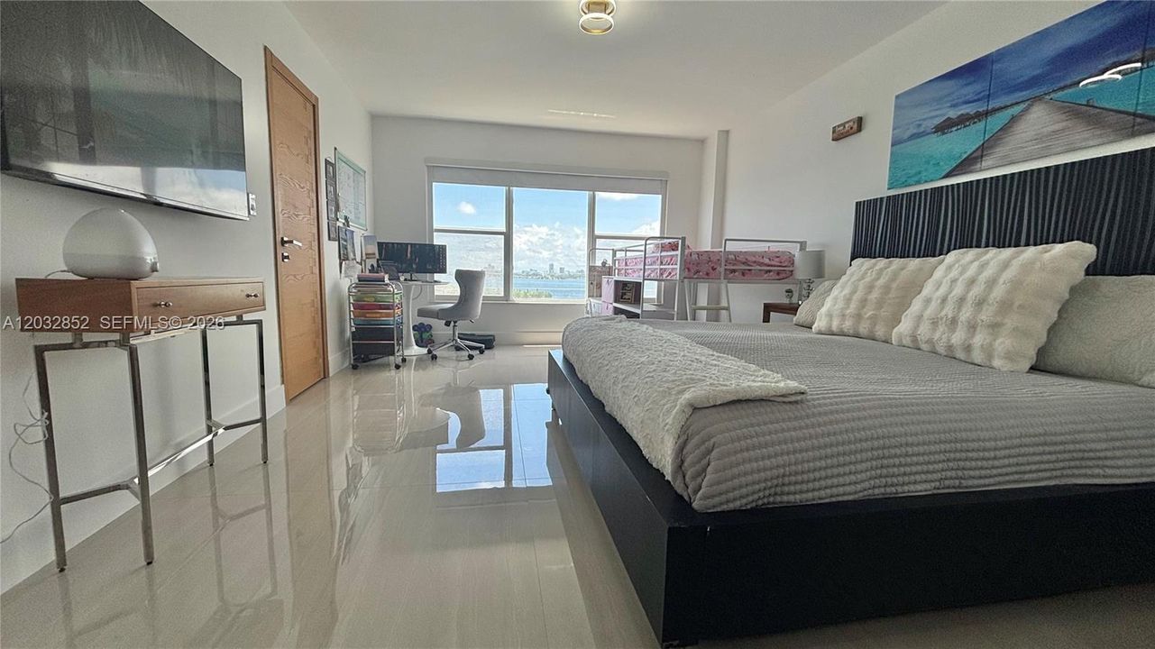 For Sale: $419,000 (2 beds, 2 baths, 1408 Square Feet)