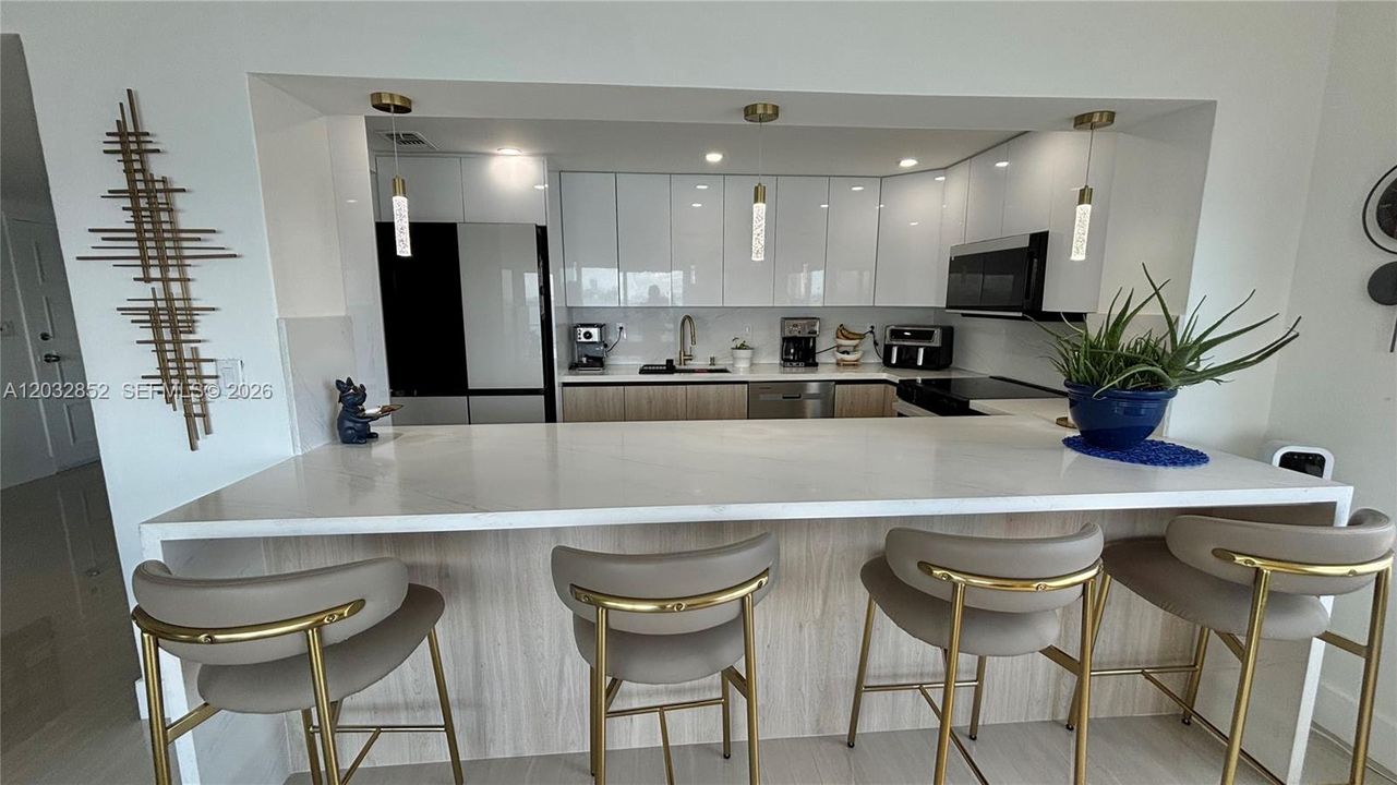 For Sale: $419,000 (2 beds, 2 baths, 1408 Square Feet)
