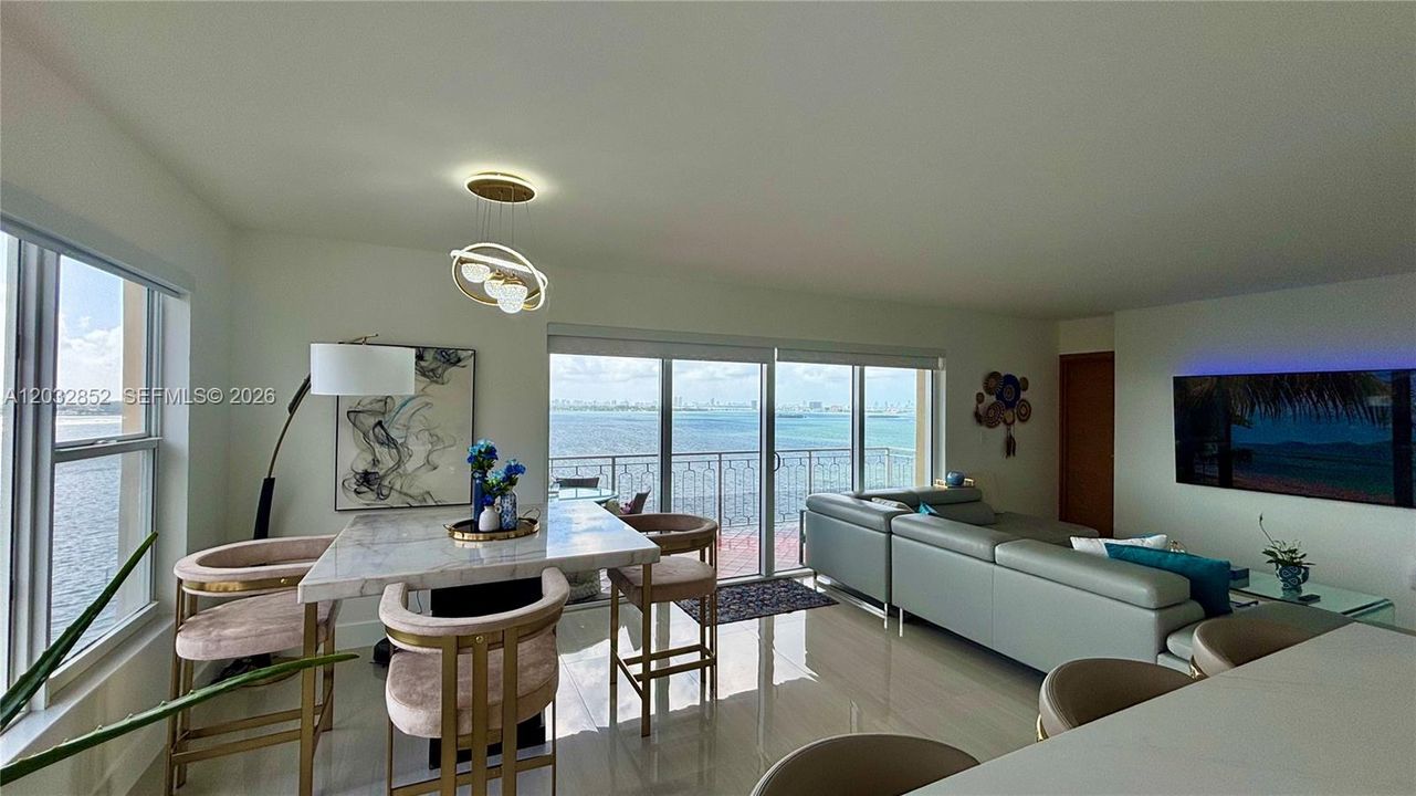 For Sale: $419,000 (2 beds, 2 baths, 1408 Square Feet)