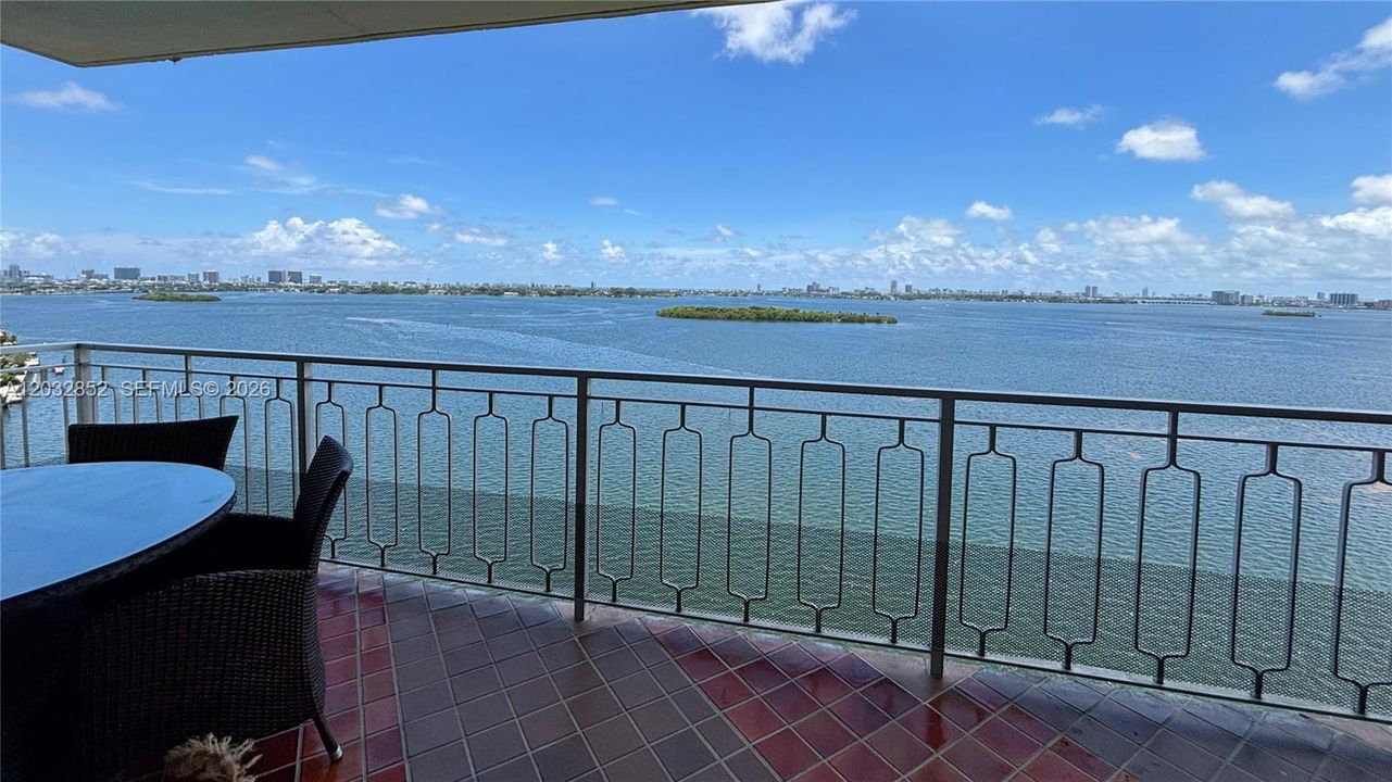 For Sale: $419,000 (2 beds, 2 baths, 1408 Square Feet)