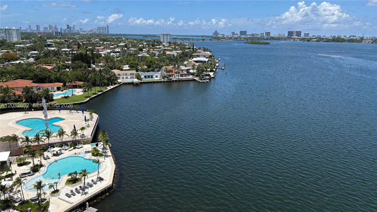 For Sale: $419,000 (2 beds, 2 baths, 1408 Square Feet)