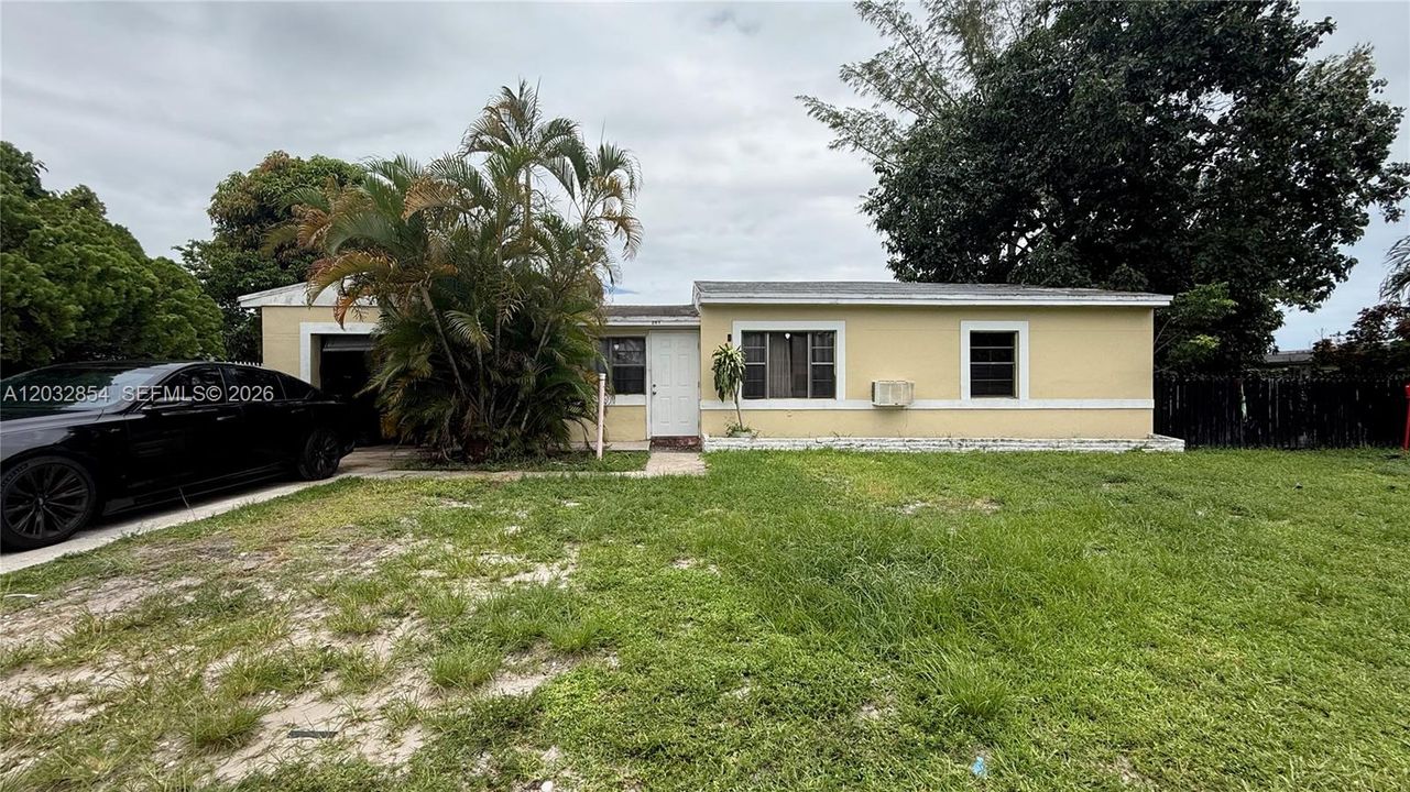 For Sale: $409,900 (2 beds, 1 baths, 1360 Square Feet)