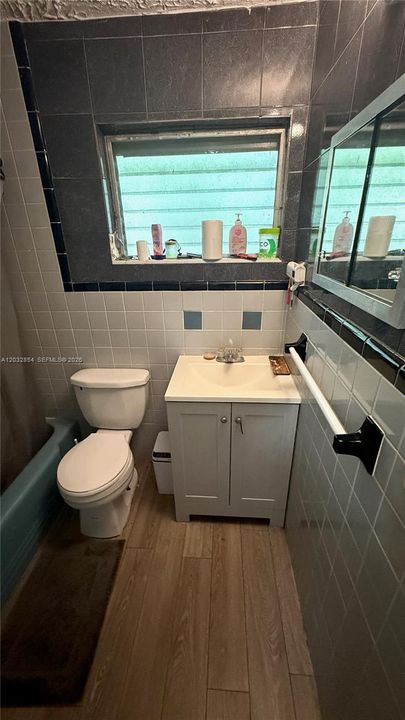 For Sale: $409,900 (2 beds, 1 baths, 1360 Square Feet)