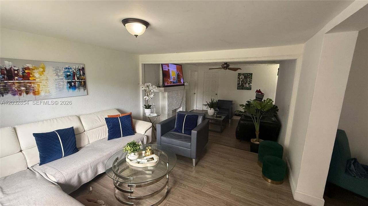 For Sale: $409,900 (2 beds, 1 baths, 1360 Square Feet)