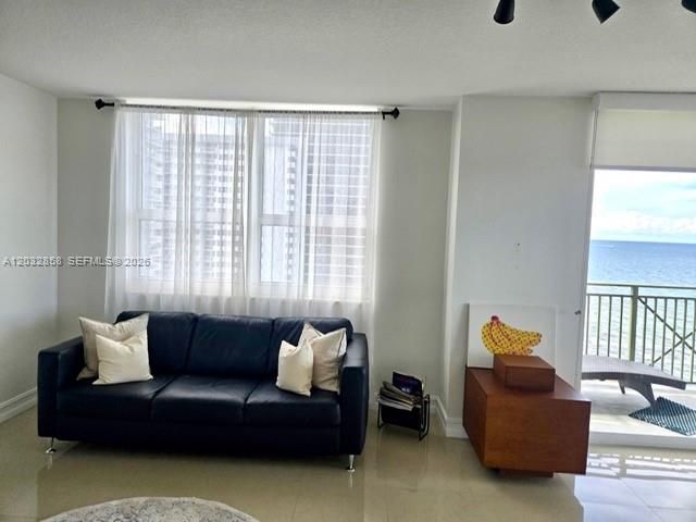 В аренду: $6,500 (3 спален, 2 ванн, 1480 Квадратных фут)