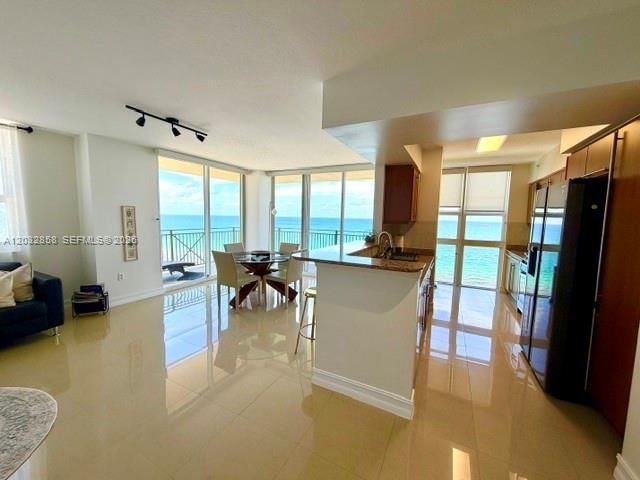 В аренду: $6,500 (3 спален, 2 ванн, 1480 Квадратных фут)