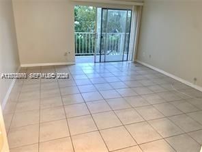 For Rent: $2,200 (2 beds, 1 baths, 933 Square Feet)