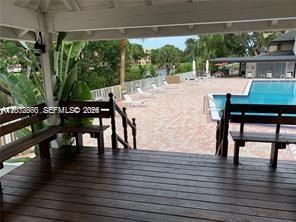 For Rent: $2,200 (2 beds, 1 baths, 933 Square Feet)