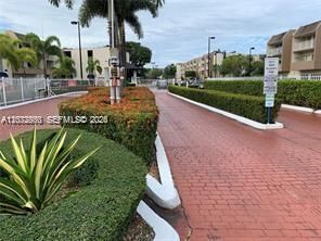 For Rent: $2,200 (2 beds, 1 baths, 933 Square Feet)
