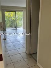 For Rent: $2,200 (2 beds, 1 baths, 933 Square Feet)