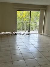 For Rent: $2,200 (2 beds, 1 baths, 933 Square Feet)