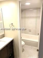 For Rent: $2,200 (2 beds, 1 baths, 933 Square Feet)