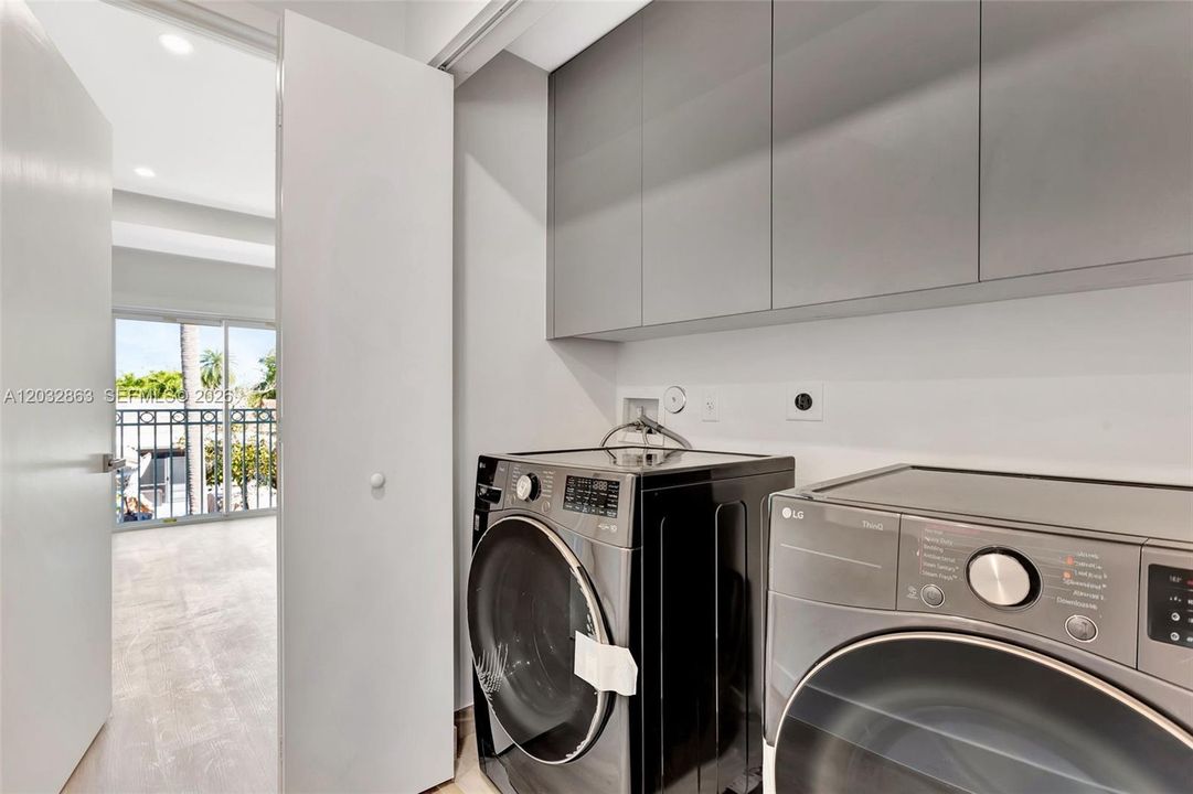 For Sale: $670,000 (3 beds, 2 baths, 1633 Square Feet)