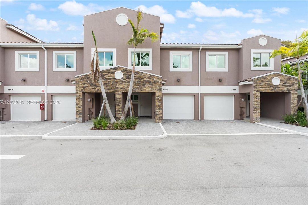 For Sale: $670,000 (3 beds, 2 baths, 1633 Square Feet)