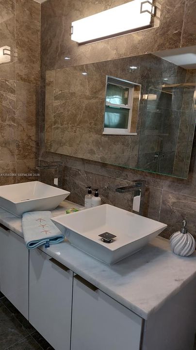 For Rent: $2,400 (3 beds, 2 baths, 0 Square Feet)