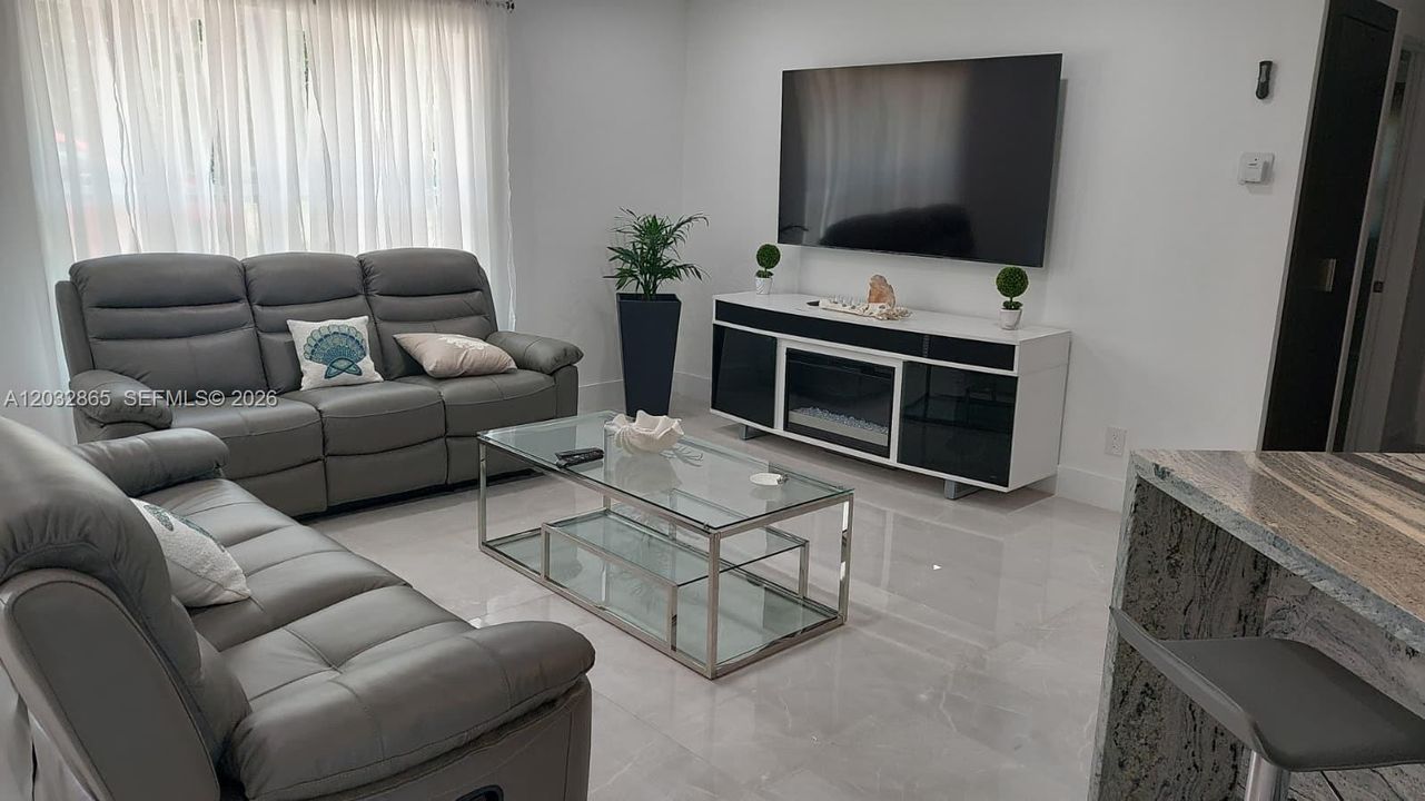 For Rent: $2,400 (3 beds, 2 baths, 0 Square Feet)