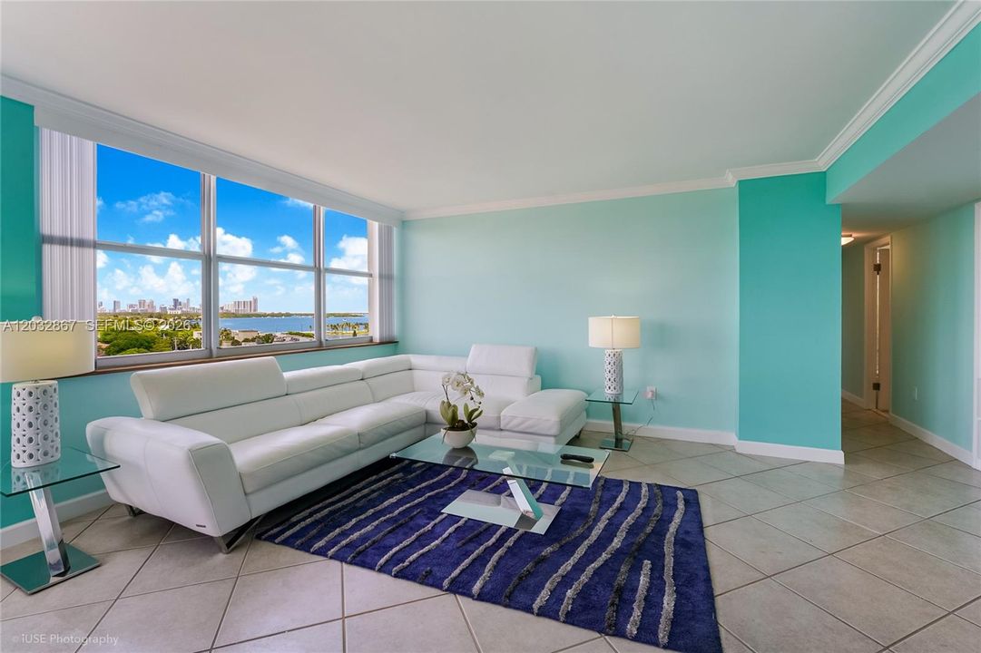 For Sale: $414,500 (2 beds, 2 baths, 1181 Square Feet)