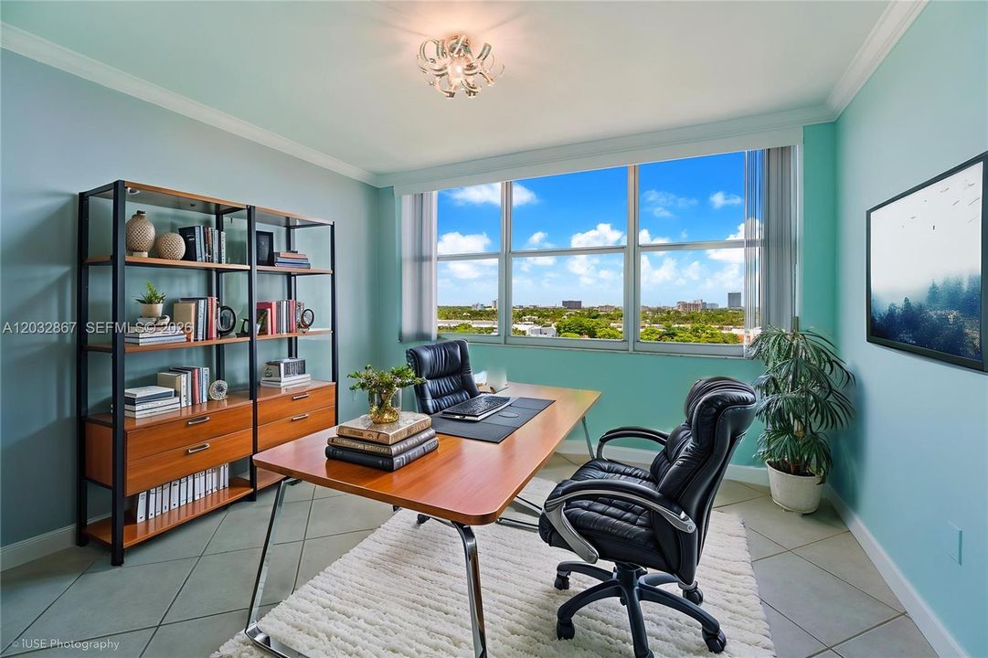 guest bedroom could be an office