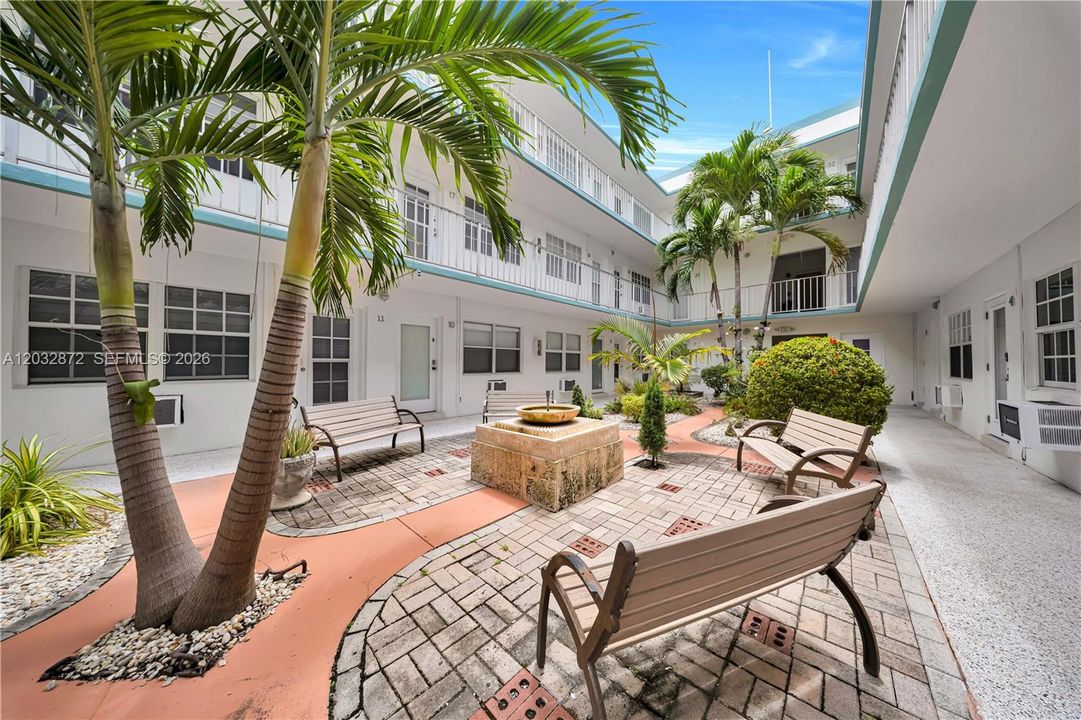 For Sale: $389,900 (1 beds, 1 baths, 650 Square Feet)