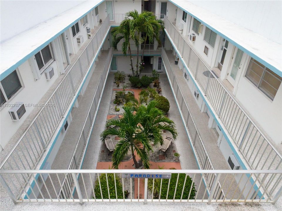 For Sale: $389,900 (1 beds, 1 baths, 650 Square Feet)