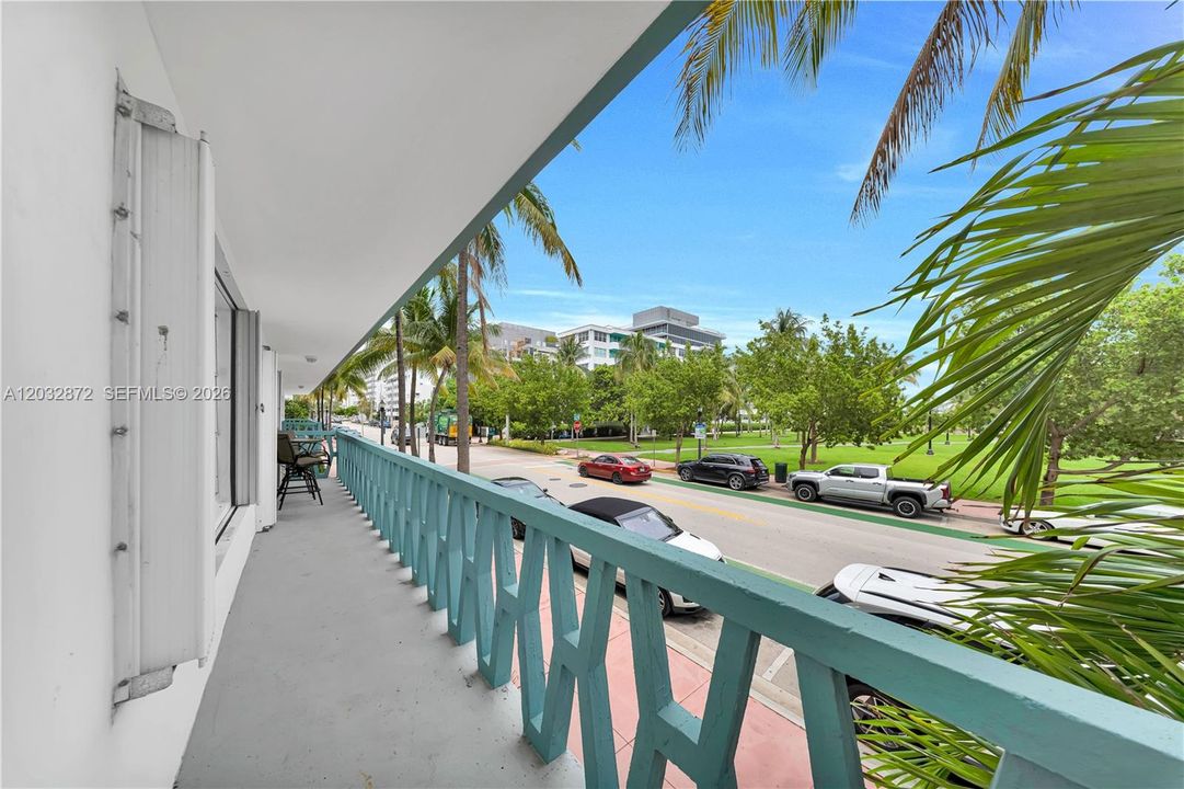 For Sale: $389,900 (1 beds, 1 baths, 650 Square Feet)