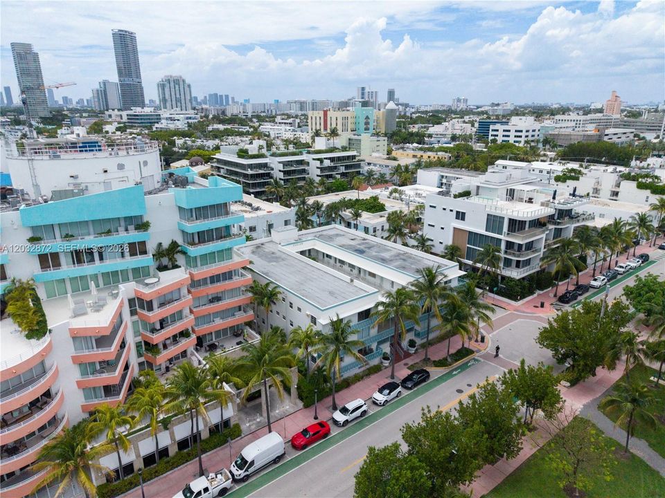 For Sale: $389,900 (1 beds, 1 baths, 650 Square Feet)