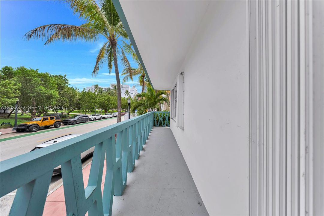 For Sale: $389,900 (1 beds, 1 baths, 650 Square Feet)