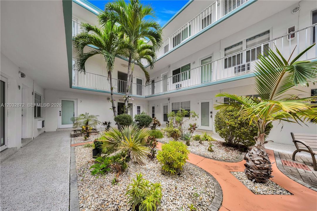 For Sale: $389,900 (1 beds, 1 baths, 650 Square Feet)