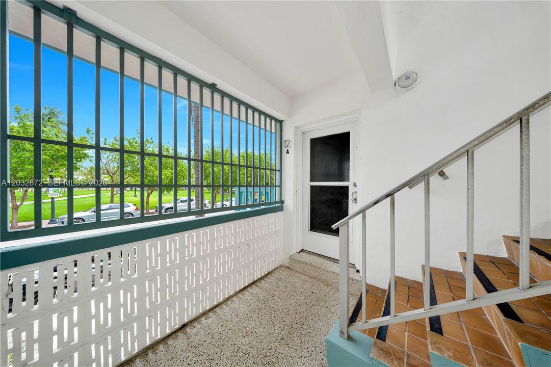 For Sale: $389,900 (1 beds, 1 baths, 650 Square Feet)