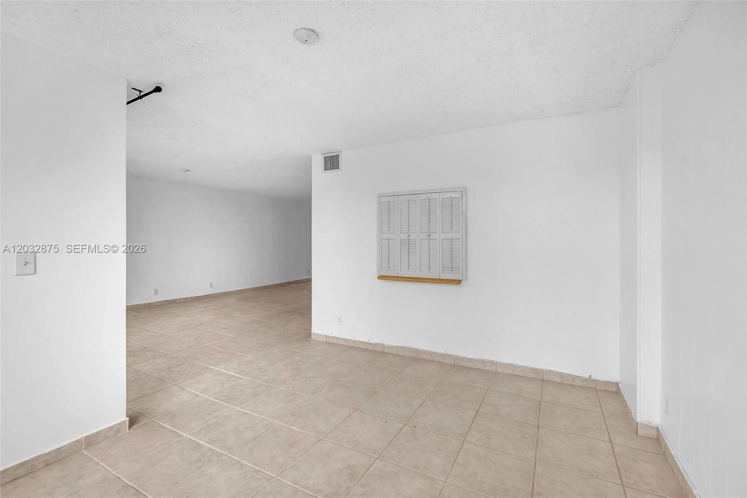 For Rent: $2,000 (2 beds, 2 baths, 1130 Square Feet)