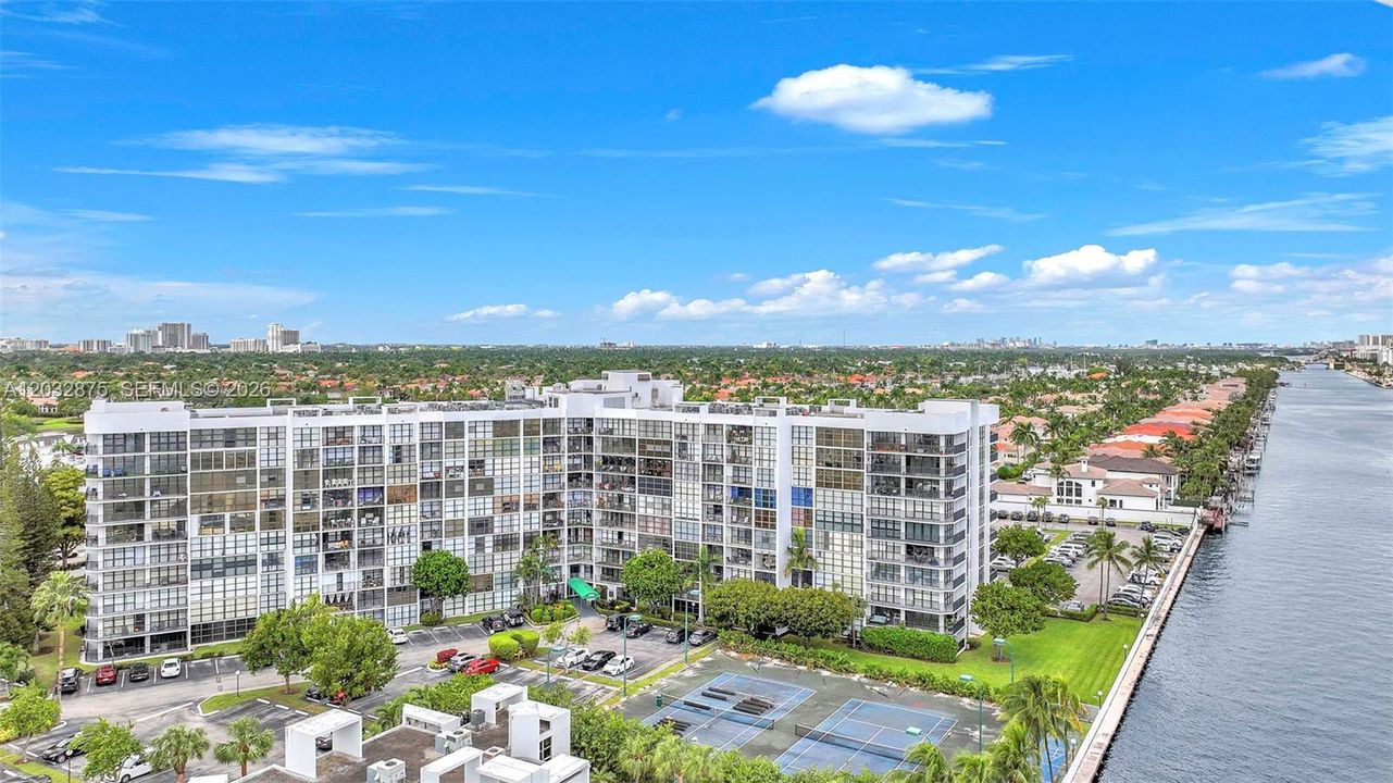 For Rent: $2,000 (2 beds, 2 baths, 1130 Square Feet)
