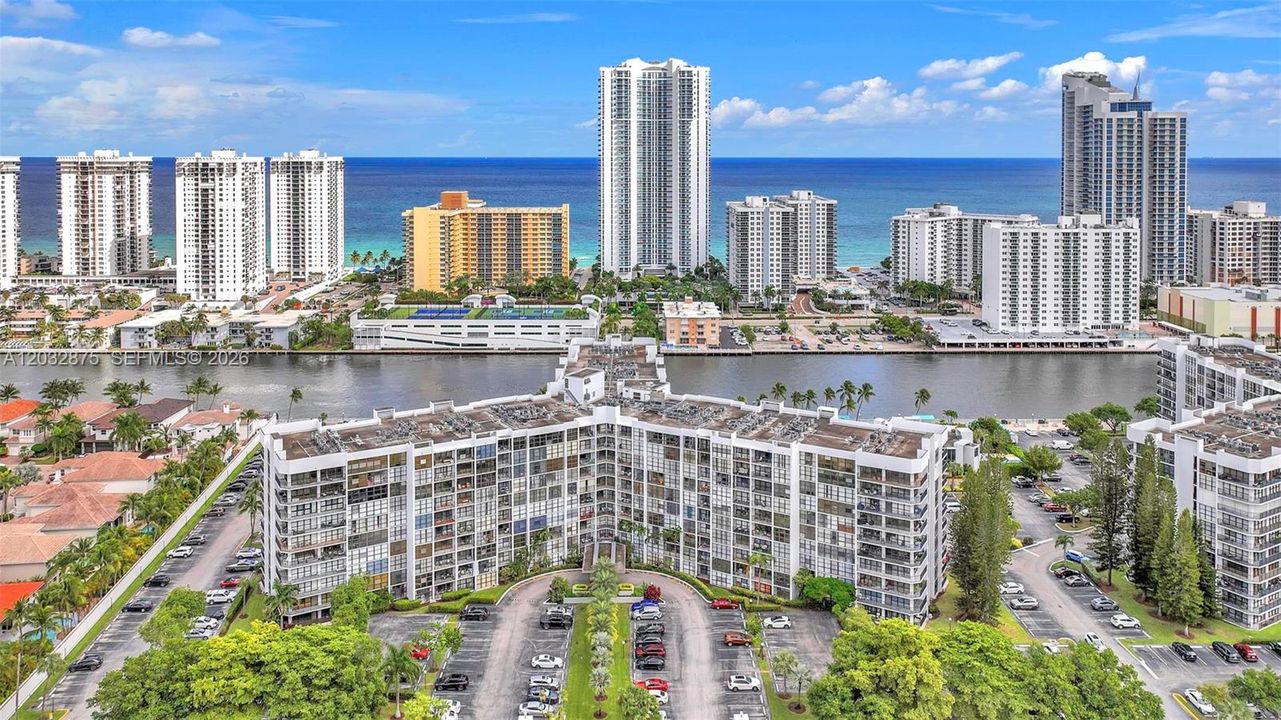 For Rent: $2,000 (2 beds, 2 baths, 1130 Square Feet)