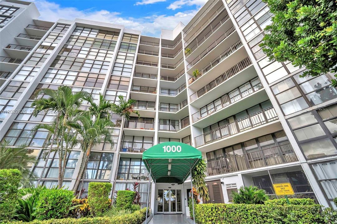 For Rent: $2,000 (2 beds, 2 baths, 1130 Square Feet)