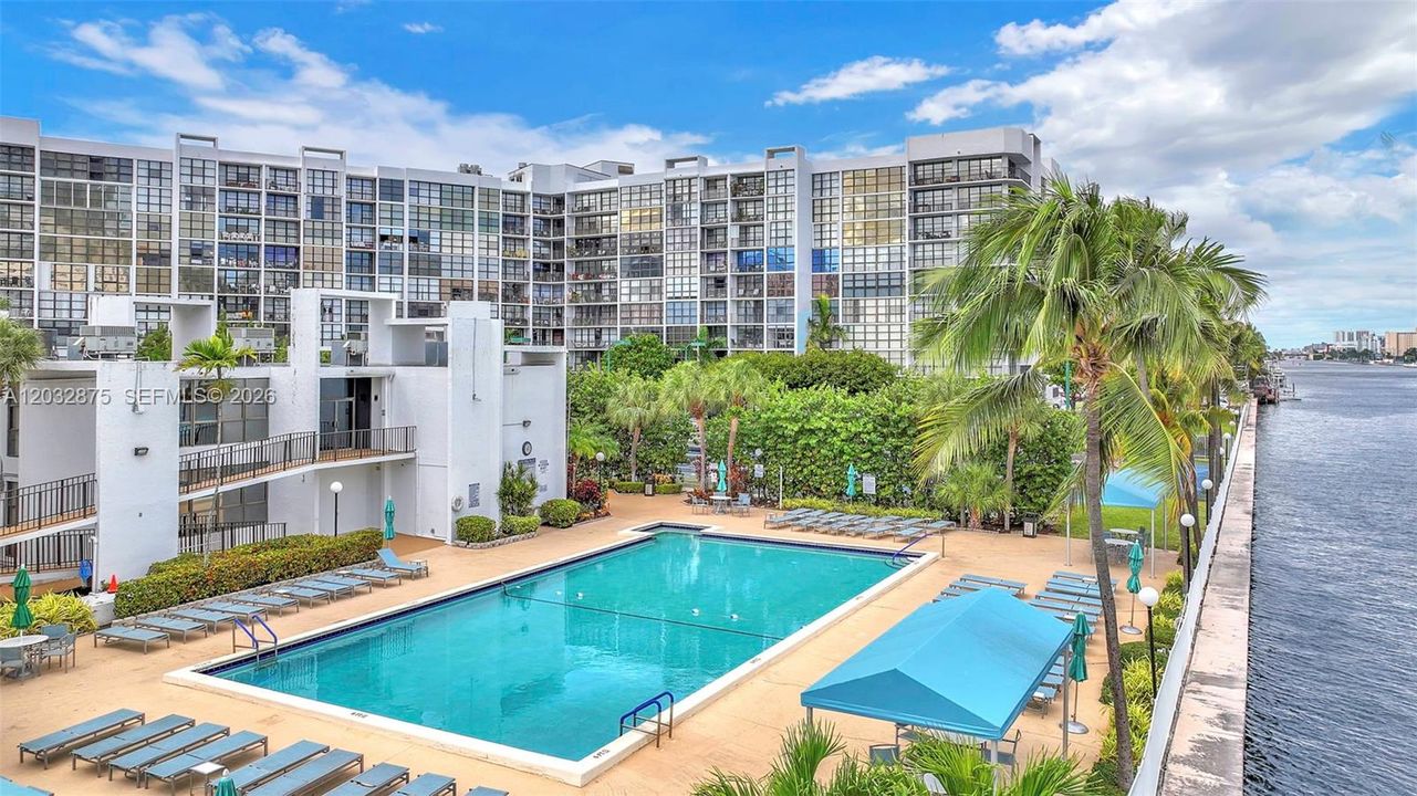 For Rent: $2,000 (2 beds, 2 baths, 1130 Square Feet)