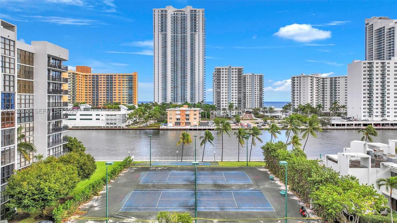 For Rent: $2,000 (2 beds, 2 baths, 1130 Square Feet)