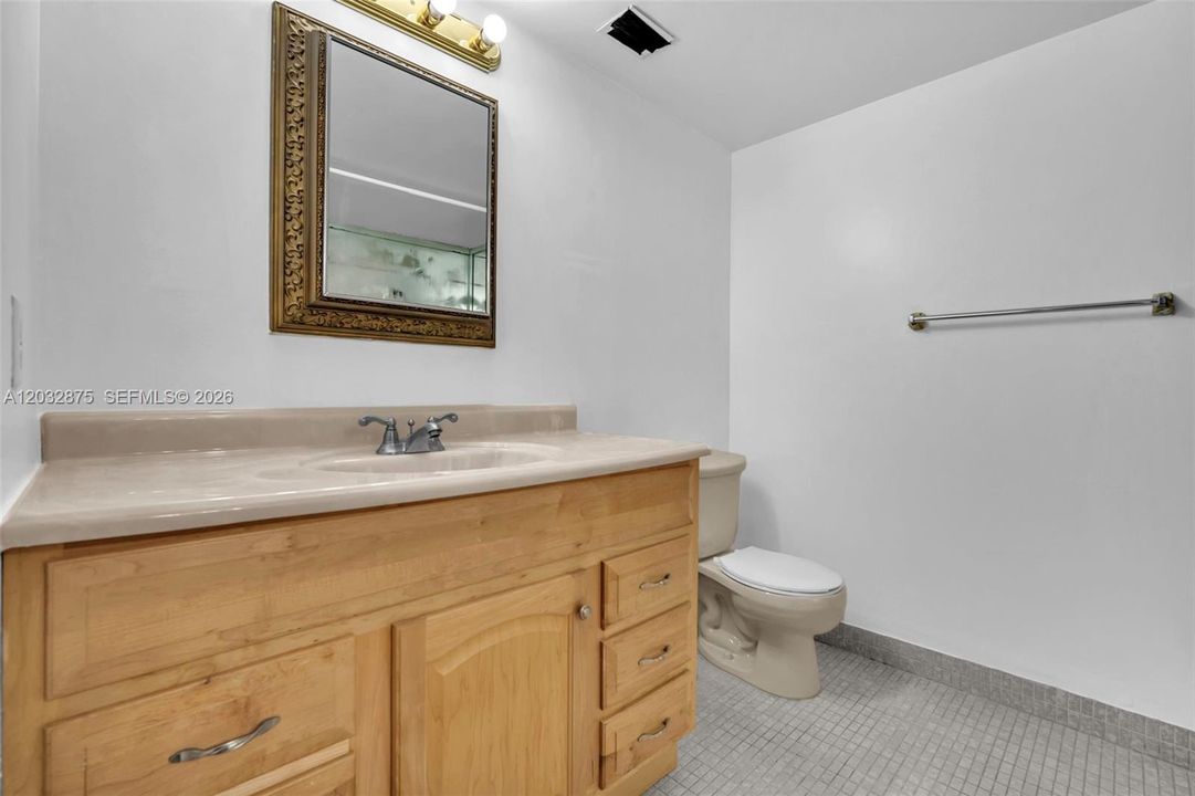 For Rent: $2,000 (2 beds, 2 baths, 1130 Square Feet)
