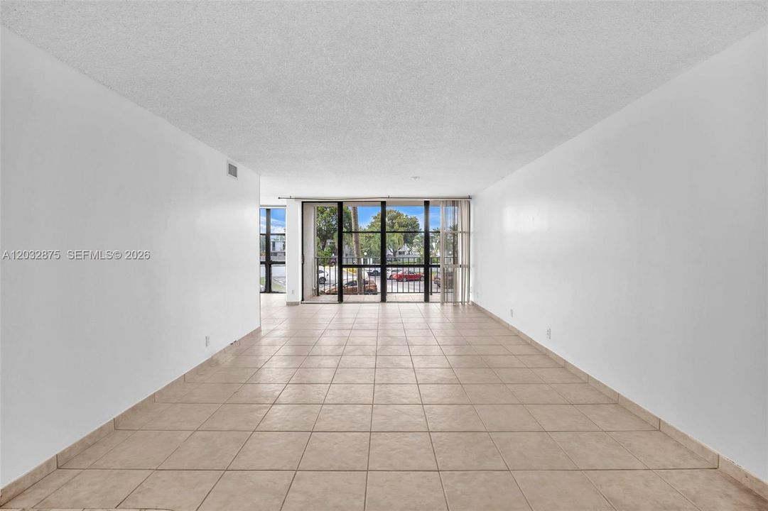 For Rent: $2,000 (2 beds, 2 baths, 1130 Square Feet)