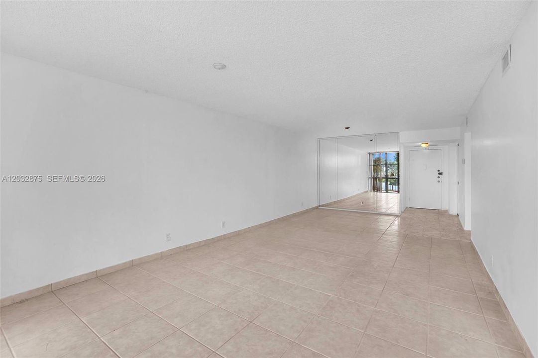 For Rent: $2,000 (2 beds, 2 baths, 1130 Square Feet)