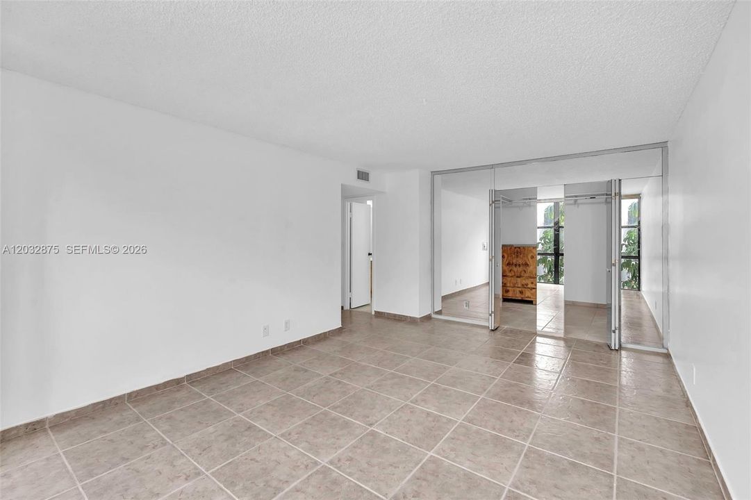 For Rent: $2,000 (2 beds, 2 baths, 1130 Square Feet)