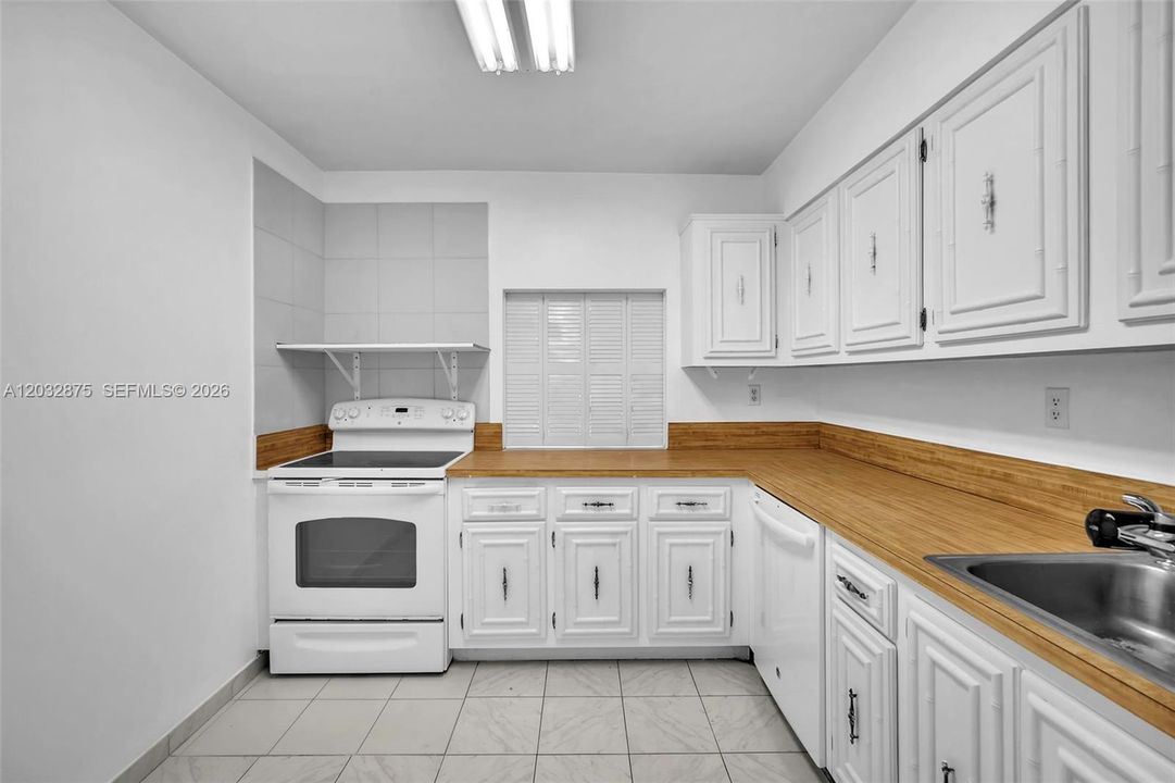 For Rent: $2,000 (2 beds, 2 baths, 1130 Square Feet)