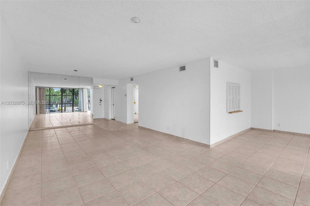 For Rent: $2,000 (2 beds, 2 baths, 1130 Square Feet)