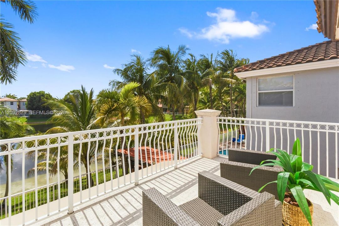 For Sale: $930,000 (3 beds, 3 baths, 2208 Square Feet)