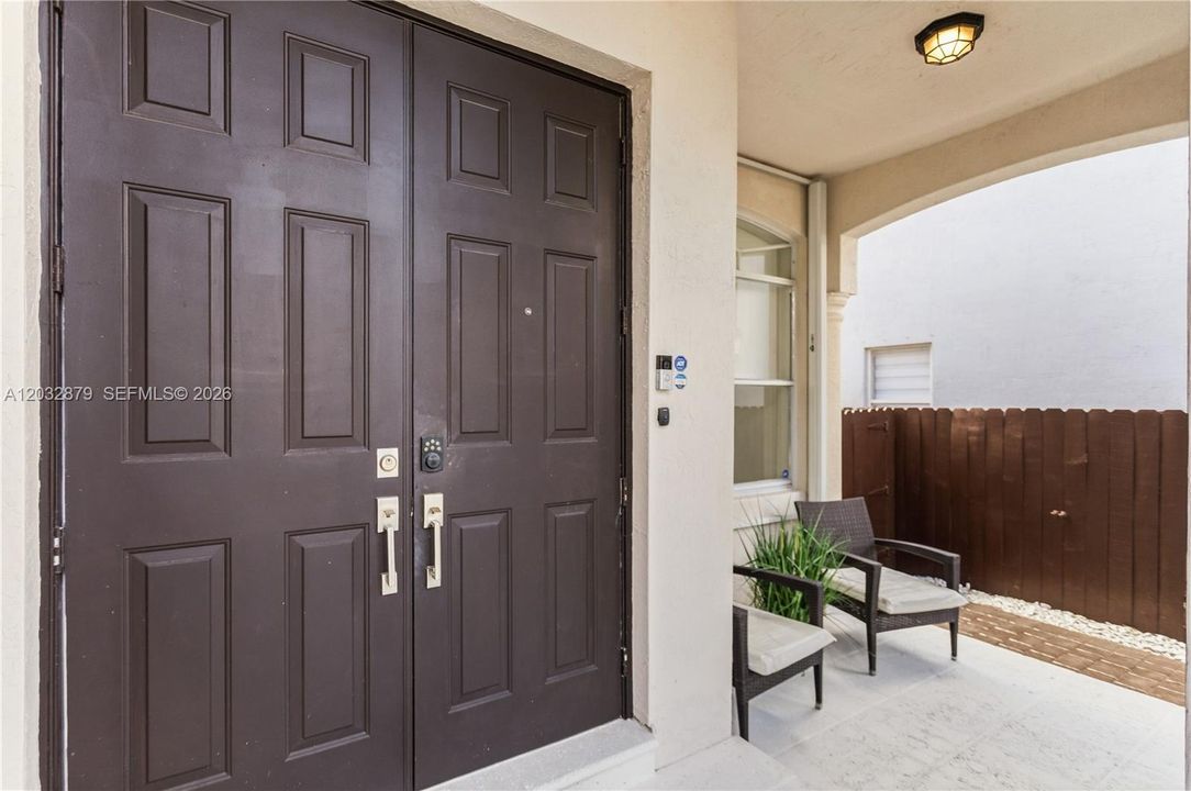 For Sale: $930,000 (3 beds, 3 baths, 2208 Square Feet)