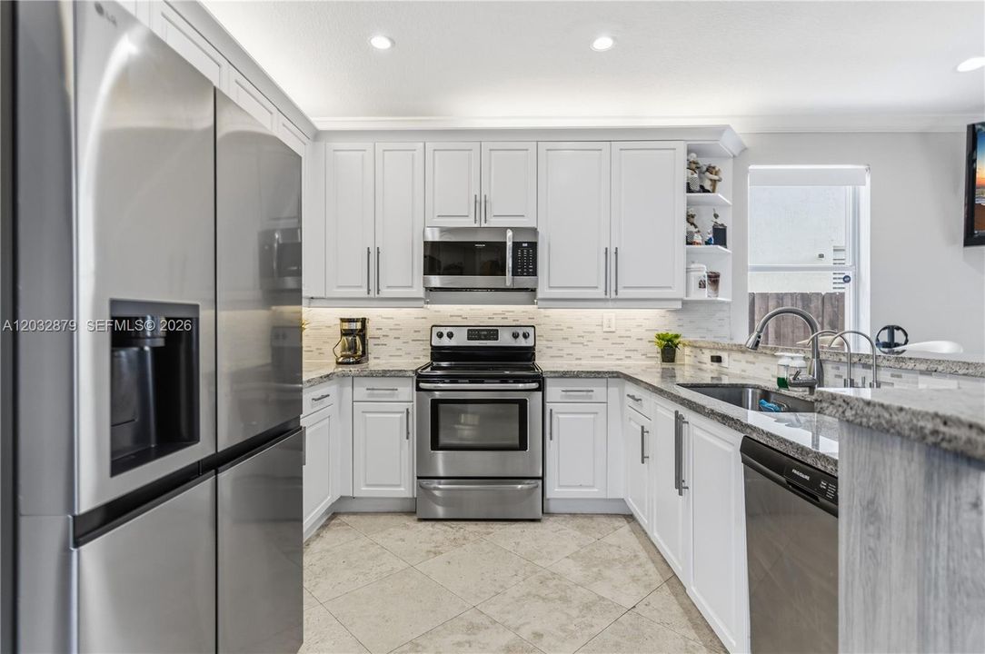 For Sale: $930,000 (3 beds, 3 baths, 2208 Square Feet)